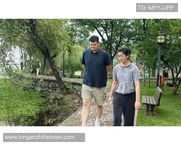 路人偶遇姚明瞬间捕捉到的温暖与感动的故事分享 路人偶遇姚明瞬间捕捉到的温暖与感动的故事分享