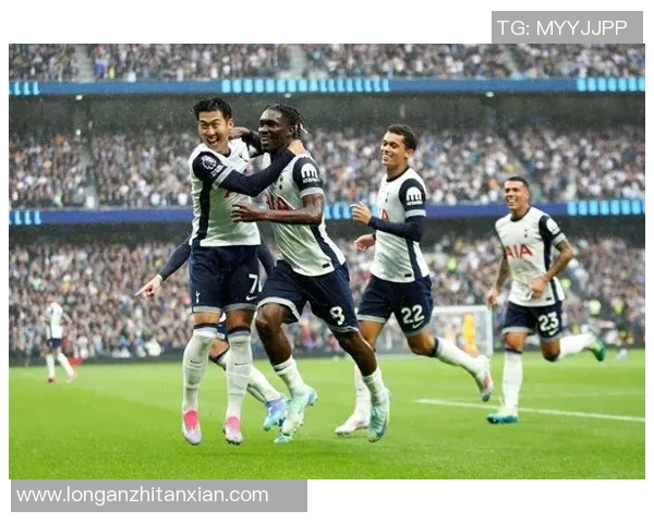 热刺足球明星公寓揭秘豪华生活与训练背后的故事 热刺足球明星公寓揭秘豪华生活与训练背后的故事