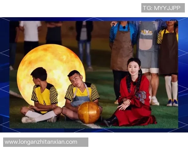 与足球明星亲密合影的女孩们展现青春活力与梦想追逐的瞬间