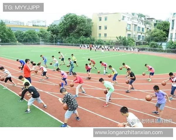 中学体育课的多样化探索与创新实践促进学生全面发展的路径研究